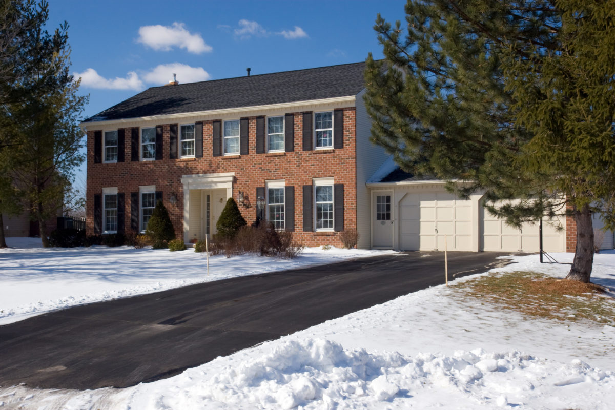 Snow Removal Tips to Keep Your Home Show-Ready